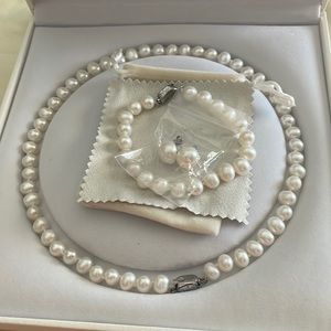 Vikki Lynn pearl set